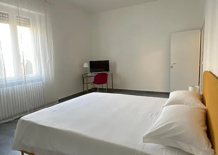 La Casa Gialla פארמה